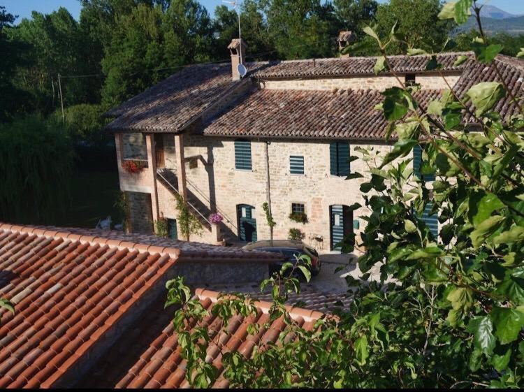 B&B Ponte La Pietra Gubbio Exterior photo