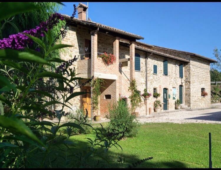 B&B Ponte La Pietra Gubbio Exterior photo